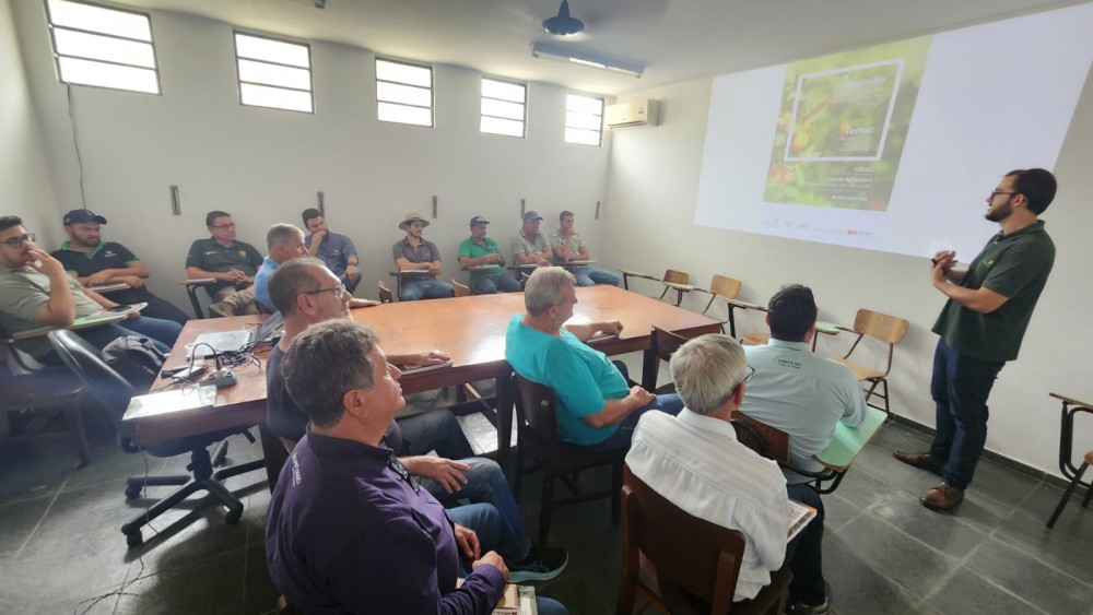Reunião com produtores realizada na Casa da Agricultura.